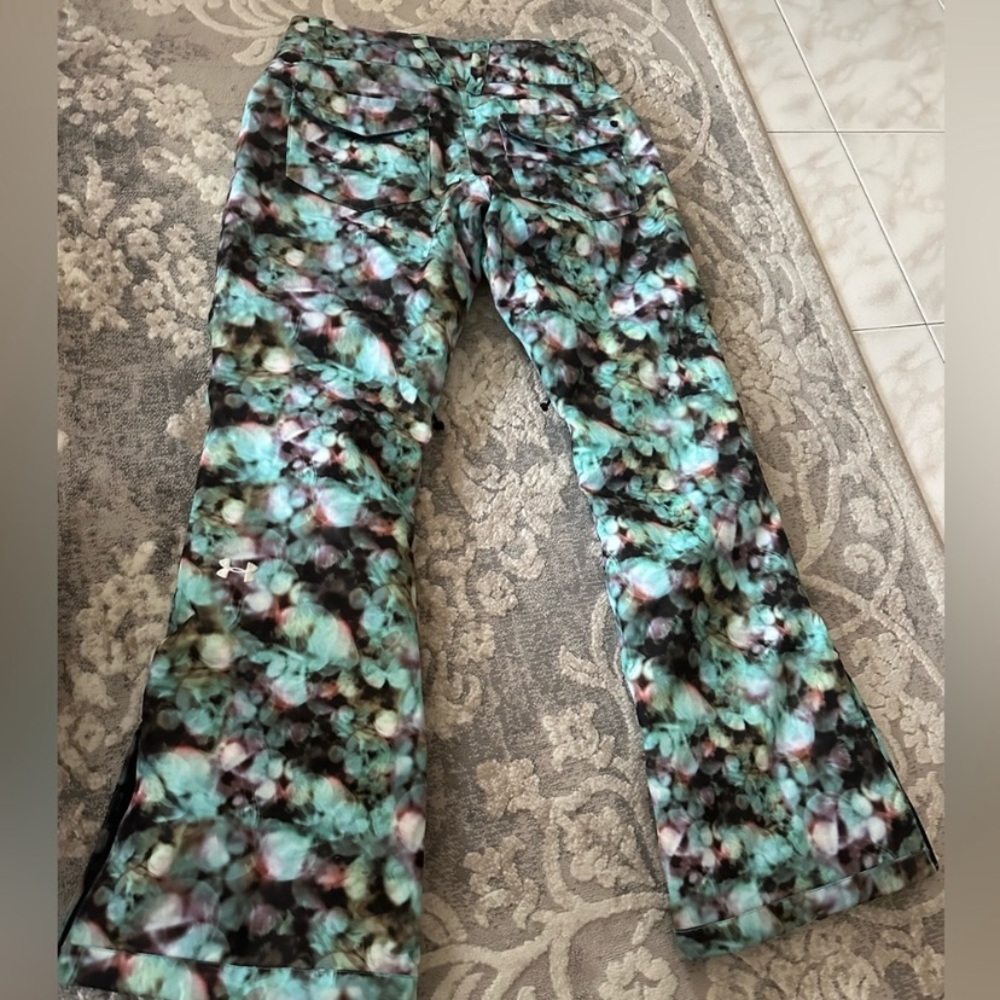 UnderArmour Snow/Ski Flare Pants Size Small-Medium Never Worn